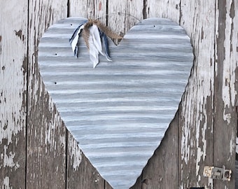 Gran corazón de hojalata blanqueada, corazón de hojalata shabby chic, decoración shabby de San Valentín, corazón de hojalata shabby, decoración de boda shabby, decoración de boda chic, hojalata