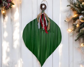 Adorno para puerta de hojalata corrugada verde / Decoración navideña rústica / Adorno navideño de metal