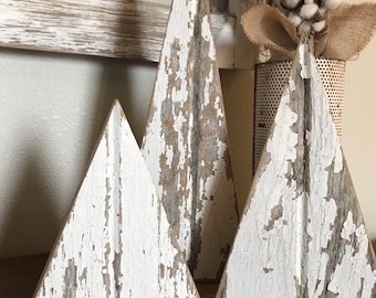 Shabby barnwood Christmas trees