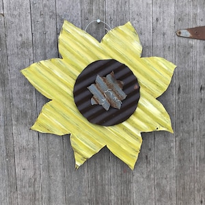 corrugated tin sunflower / rustic tin sunflower / tin sunflower / rustic tin garden decor / sunflower