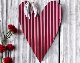 Corazón de hojalata corrugada roja / Corazón de hojalata desgastado / Decoración de boda de hojalata corrugada / Corazón de metal