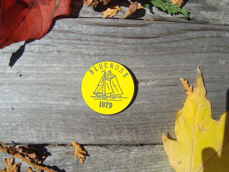Bluenose 1979 Vintage Souvenir Pin Collector Pin Canadian History Canada 150 Nova Scotia Canadiana Sailing Tall Ships