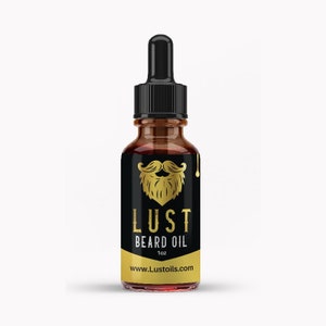 Könnte beinhalten: Eine schwarze Flasche mit einem goldenen Etikett, auf dem "Lust Beard Oil" steht und ein goldenes Bild eines Bartes. Die Flasche ist 1 oz groß und hat eine Tropfflasche.