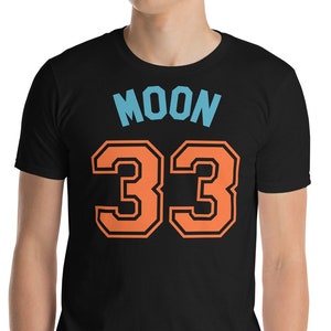 Moon 33 - Unisex T-Shirt
