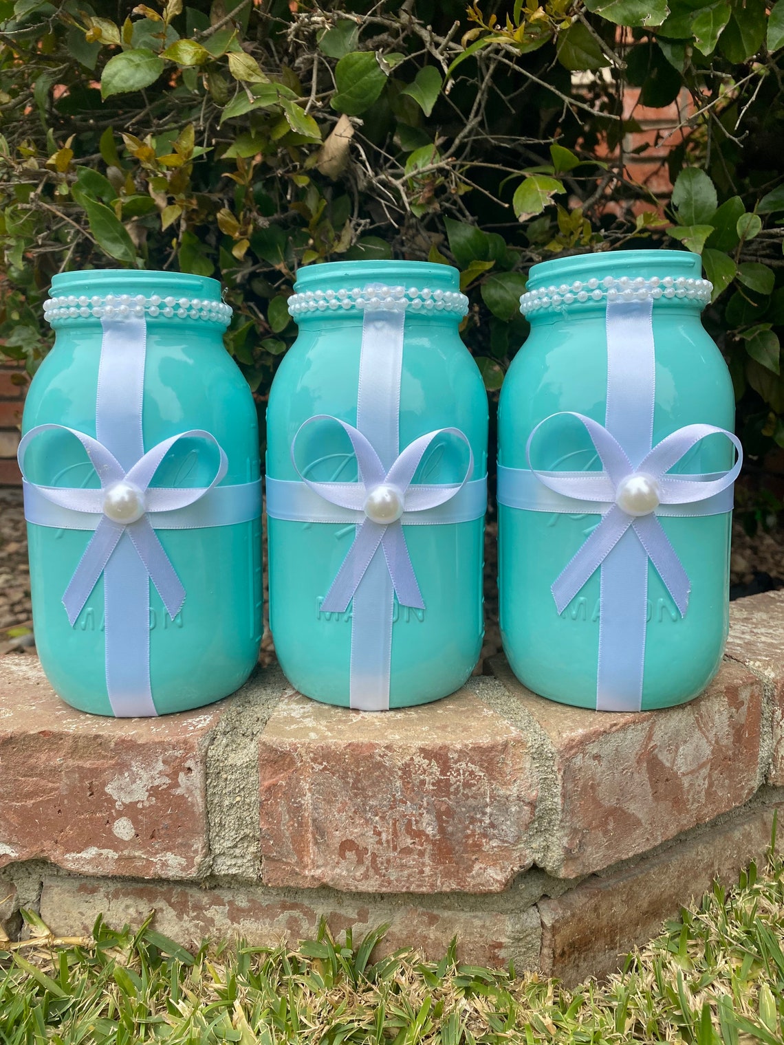 Turquoise and white ribbon centerpieces. Blue and white party image 2