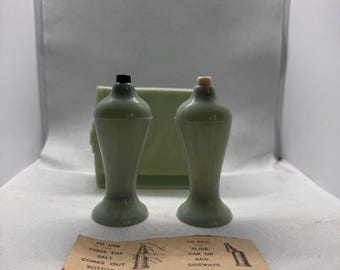 Vintage Carvanite Salt & Pepper Shaker Set in Jadeite Green — Mid-Century Modern