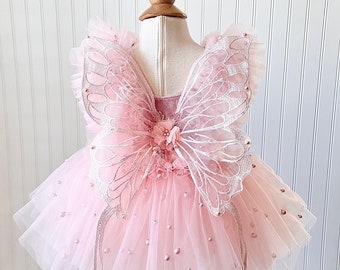 Errötendes Schmetterlingskleid und Flügel, errötendes Kleid, Babykleid, Kleid zum ersten Geburtstag, Blumenkleid, Gartenkleid