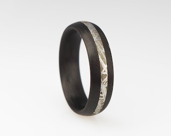 Carbon ring with meteorite