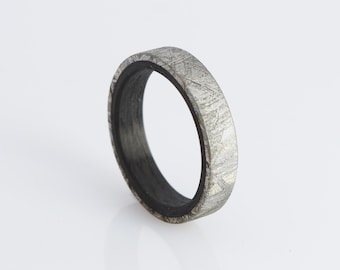 Carbon ring with meteorite
