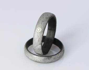 Carbon rings with meteorite and diamond (sample no. 338)