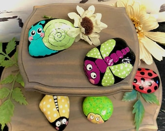 CUTE BUGS, painted rocks, dragonfly, bee’s, turtle, ladybug, snail, tiered tray, rock gardens