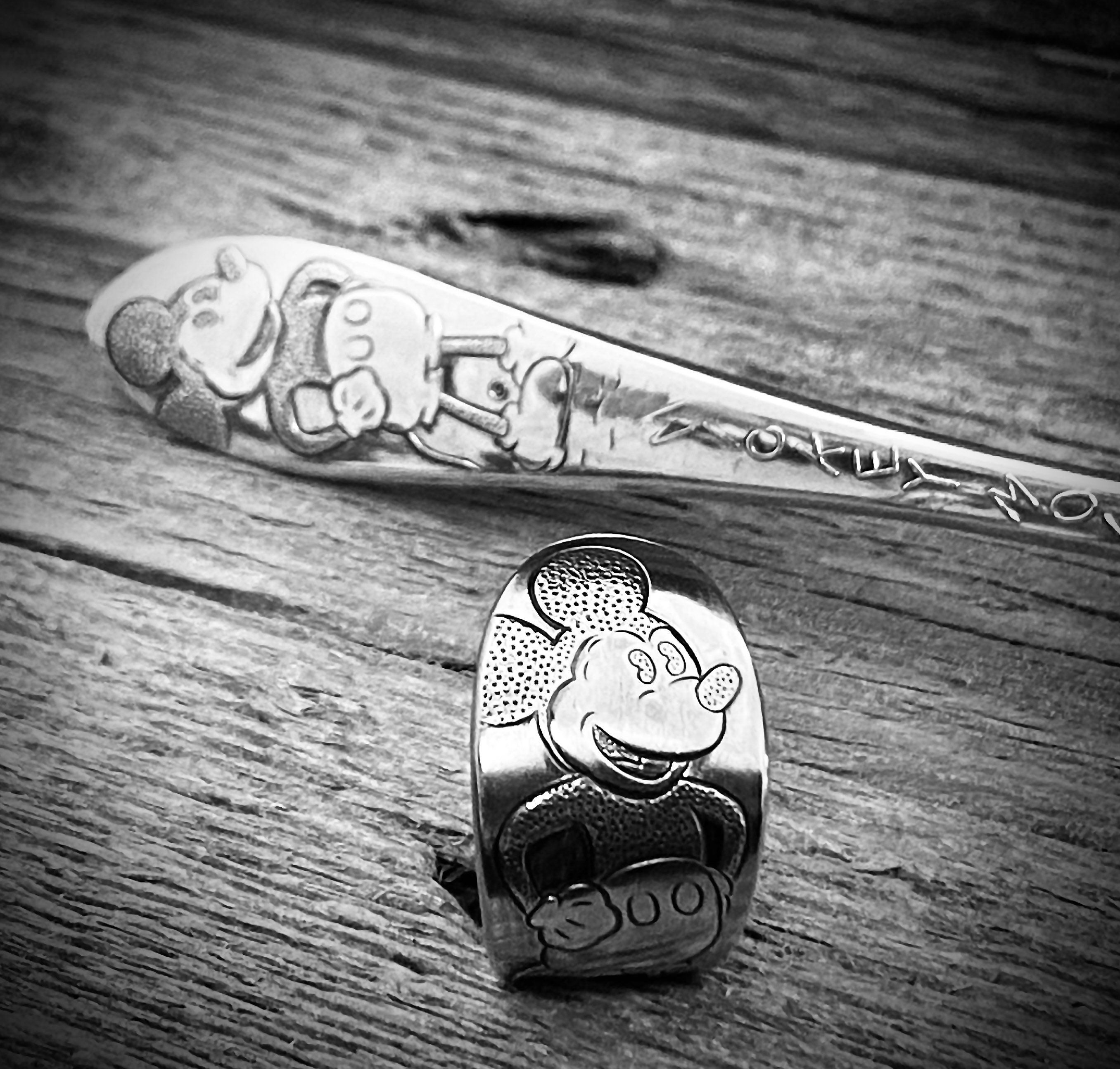 Mickey thumb ring shop