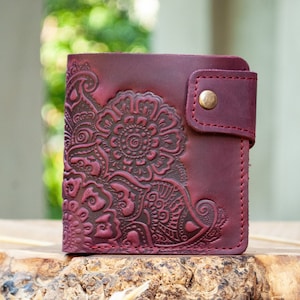 Cartera Boho de piel burdeos con flor / Cartera de piel para mujer, Cartera pequeña de piel, Cartera con adorno, Cartera de piel para mujer, Cartera bonita