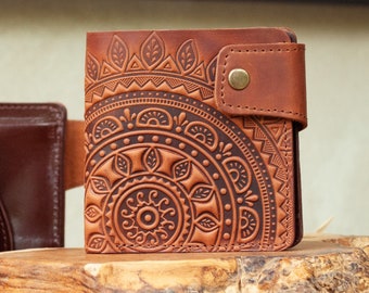 Cartera de piel estilo bohemio: diseño de sol en relieve, cartera pequeña para mujer