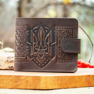 Cartera pequeña de cuero marrón de 9 bolsillos con emblema de Ucrania / cartera boho, cartera de cuero para hombre, cartera pequeña para hombre, cartera tridente