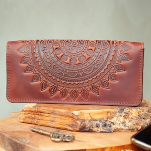 Hellbraune Boho Leder Geldbörse mit Mandala | Leder Portemonnaie, Damen Portemonnaie, Brieftasche aus Leder, lange Geldbörse aus Leder