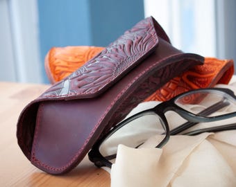 Estuche para gafas de sol de piel burdeos con girasoles - Estilo bohemio