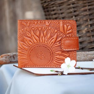 Cartera pequeña de cuero auténtico marrón claro con girasoles / Cartera pequeña de cuero, cartera bohemia, cartera bonita, cartera pequeña para mujer, cartera pequeña para hombre