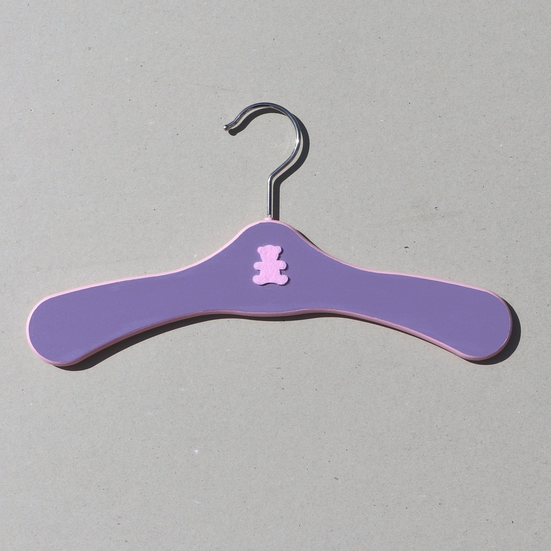 Cintre Violet, Ourson Rose