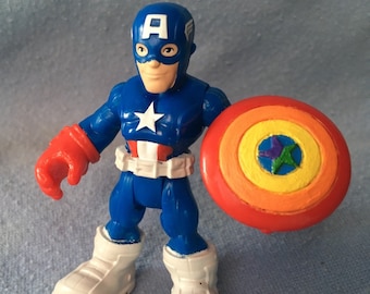 Minifigura do Capitão América do Orgulho LGBT+
