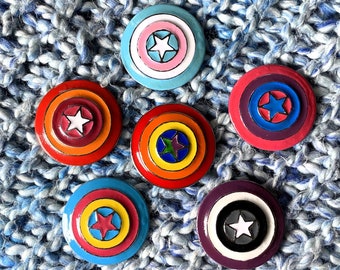 Broche do escudo do Capitão América: orgulho LGBTQ+