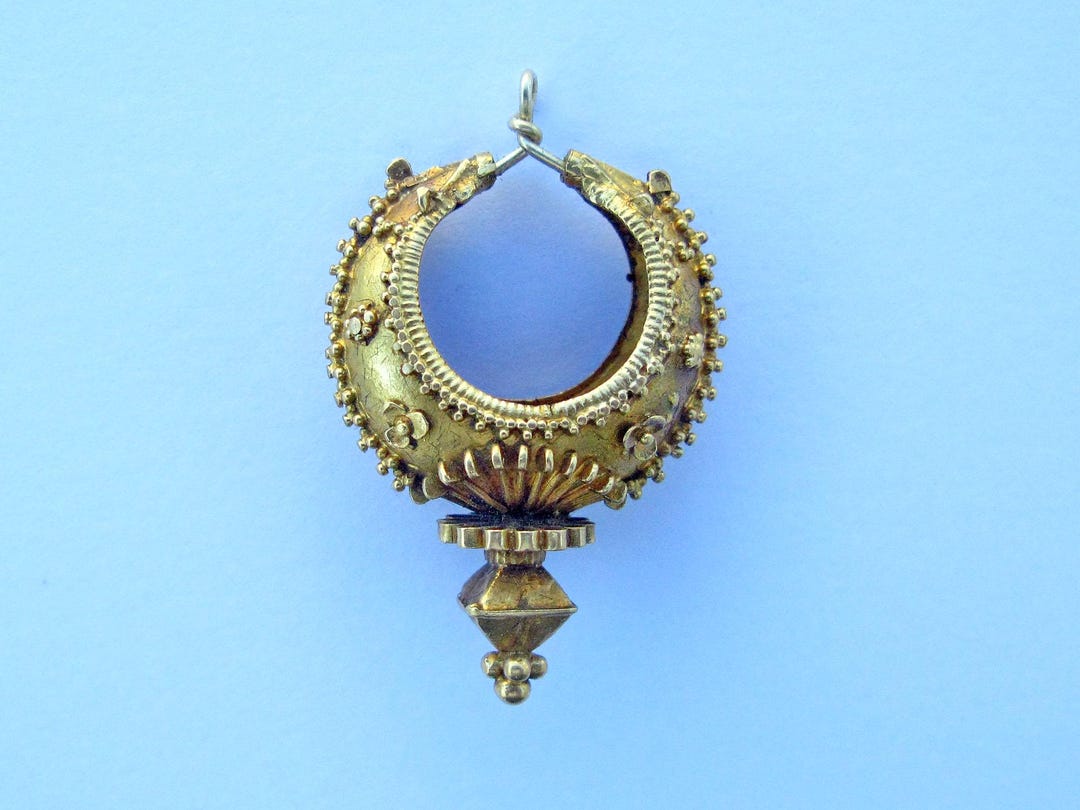 Boucles D'oreilles Orientales Artisanales En Bronze Plissé - Forme éventail - Orissa, Inde - Neuf Avec étiquettes