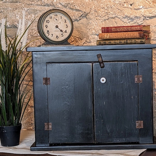 Cabinet, Wall Hanging, Medicine Chest, Storage Cabinet.Color: Black