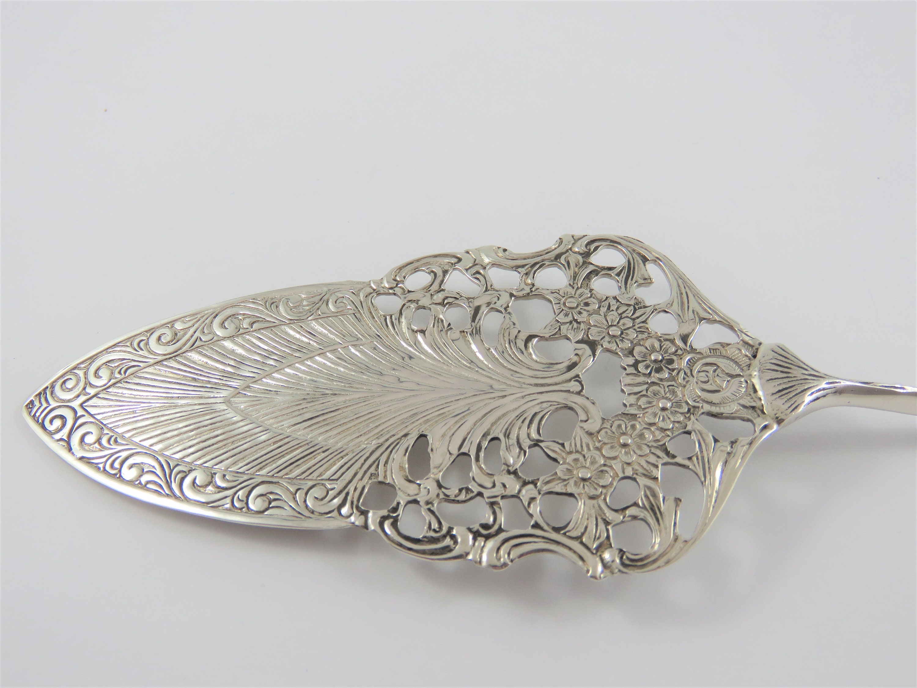 800 Silver Antiko Pastry server Hildesheim Rose Pattern