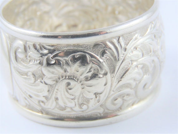 Sterling Silver Round Napkin Ring With English Ha… - image 4