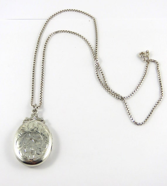 Birks Sterling Oval Photo Locket With 20" Box Cha… - image 1