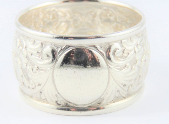 Sterling Silver Round Napkin Ring With English Ha… - image 1