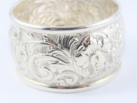 Sterling Silver Round Napkin Ring With English Ha… - image 2