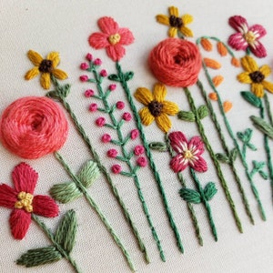 DIY Hand Embroidery Pattern PDF, Hand Embroidered Flower Garden, Roses and Sunflowers, Summer Colors, Instant Download PDF, Nursery Decor afbeelding 4