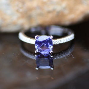Schöne handgefertigte Tansanit Ring aus massivem Sterling Silber 925, Dezember Geburtsstein, Versprechen Ring
