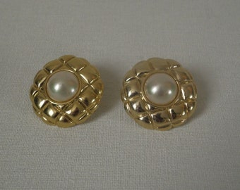 Boucles D'oreilles Vintage Années 80 - Métal Argenté, Perles Et Motif Couture, Fermoir Clip