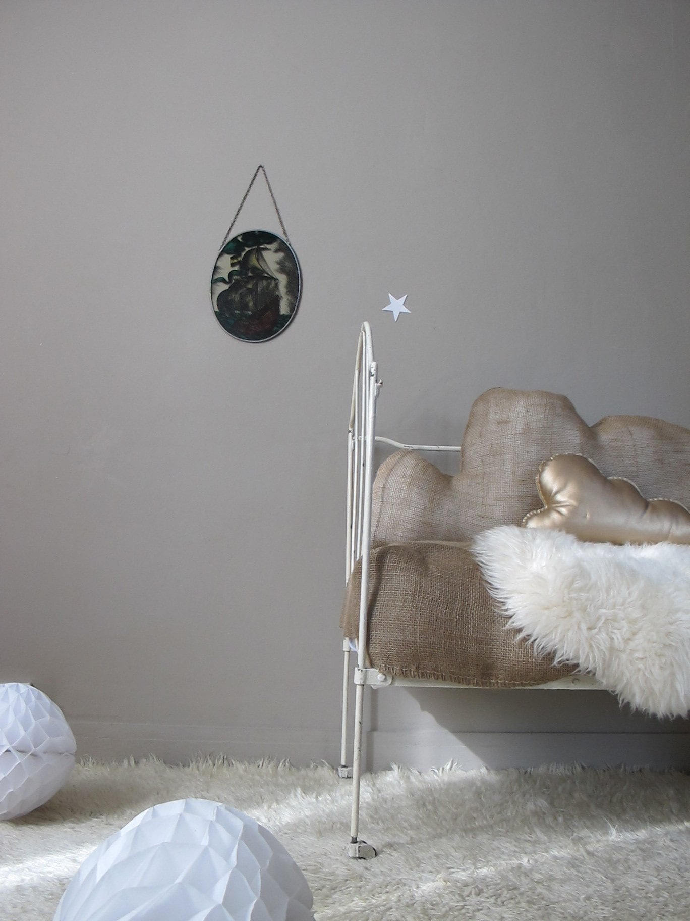 Cadre Ovale Vintage avec Chaînette .