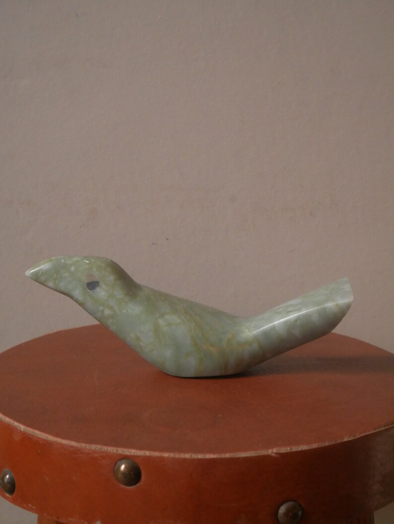 Oiseau en marbre sculpté sculpture minérale vintage pierre objet de décoration de seconde main image 3