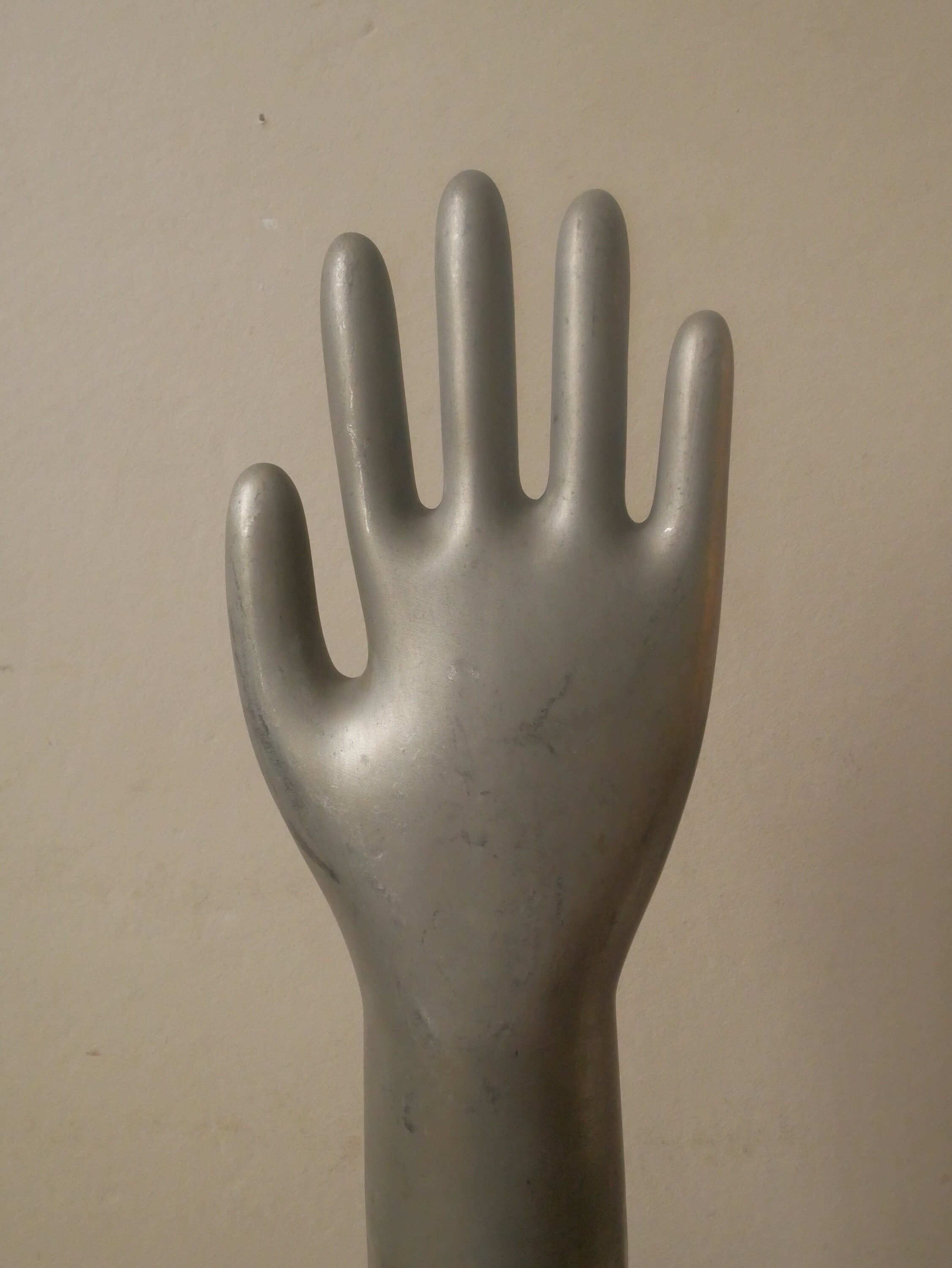 アンティーク雑貨 Aluminium hand Mold Vintage Aluminum Glove Mold, Silver Metal Hand, 13 inches