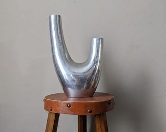 Vaso vintage in alluminio pressofuso degli anni '80, design contemporaneo