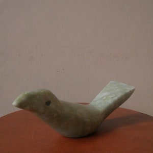 Oiseau en marbre sculpté sculpture minérale vintage pierre objet de décoration de seconde main image 4