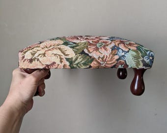 Repose-pieds ancien tapissier motif floral
