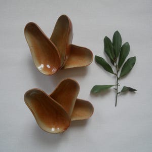 Avocado-Serviceschale aus handgefertigtem Keramiksteinzeug, handwerkliche Herstellung, Boho-Landhausdekoration