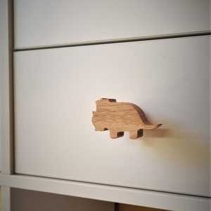 Möbelgriffe aus Holz, Möbelknöpfe aus Holz, Kinderdinosaurier - Triceratops, Dinosauriermotiv Kinderzimmer, Ikea-Kindermuster