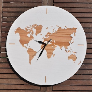 Holzuhr "Welt" Weltkarte, 40cm, Massivholz, Wanduhr, groß, für Reisende, fürs Wohnzimmer, weiß, mit eingravierter Weltkarte