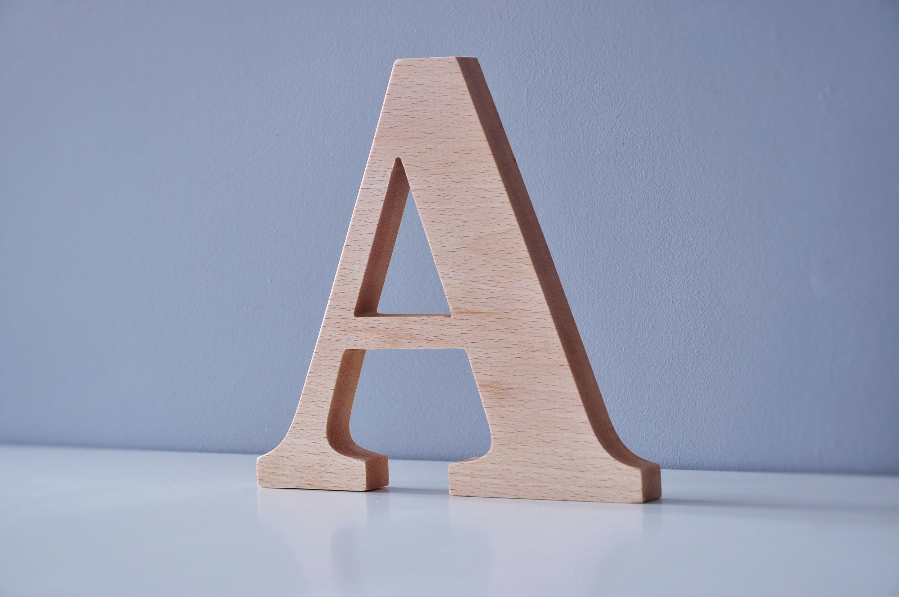 Letras decorativas de madera, madera maciza, adornos de madera, de pie,  colgantes. -  España