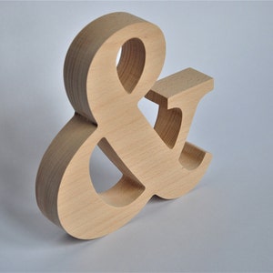 Letra de madera, iniciales de madera, gr. Letras decorativas de 3 cm de grosor y de pie para la mesa, decoración de mesa de boda, accesorios rústicos boho
