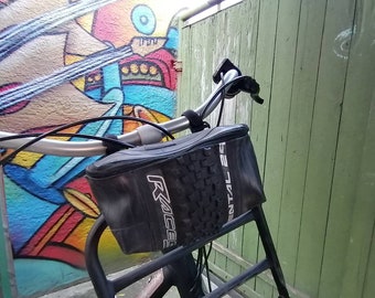 Handlebar bag, bicycle