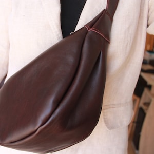 Round shoulder bag,Half Moon Chest Bag , Small Leather Bag,Unisex banana Bag ,Leather Banana Bag,Crossbody Bag ,Leather sling bag fanny pack