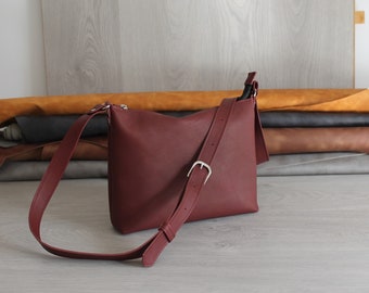 Leather shoulder bag with a zipper closure,crossbody bag
