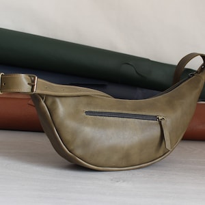 Unisex banana Bag ,Leather Banana Bag  / Crossbody Bag / Leather sling bag fanny pack/ Half Moon Handbags,Half Moon Handbags